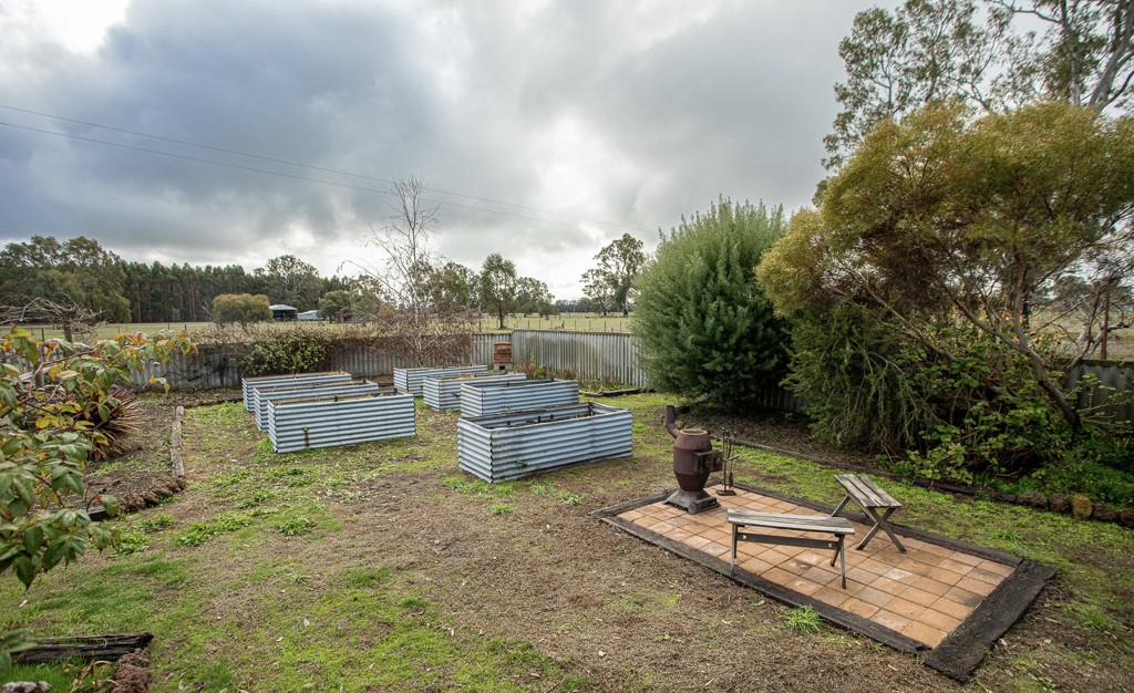 5215 Casterton-Edenhope Road, Kadnook VIC 3318