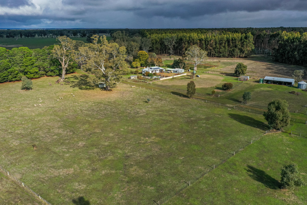 5215 Casterton-Edenhope Road, Kadnook VIC 3318