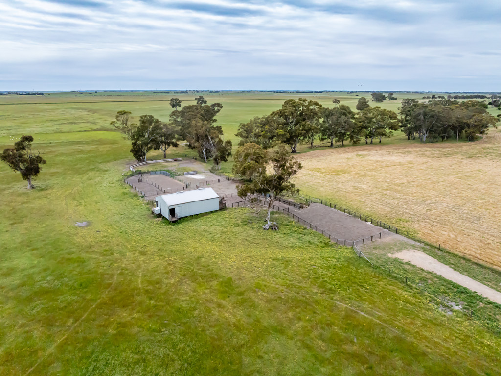 Corner Roy Lawries road and Pedericks Road, Lochaber SA 5271