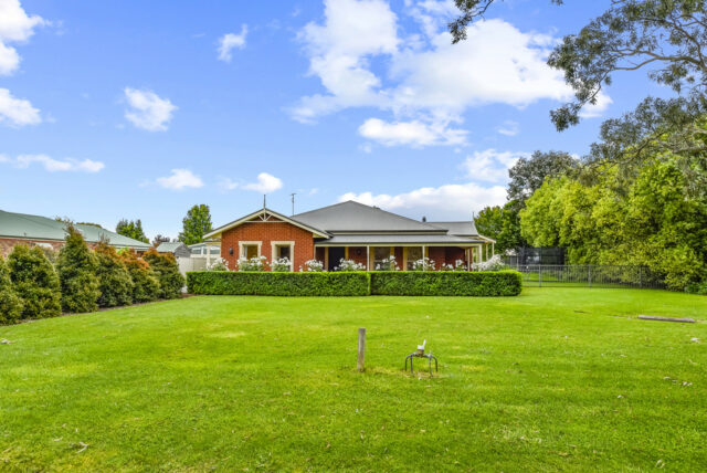 10 Gordon Street, Penola SA 5277