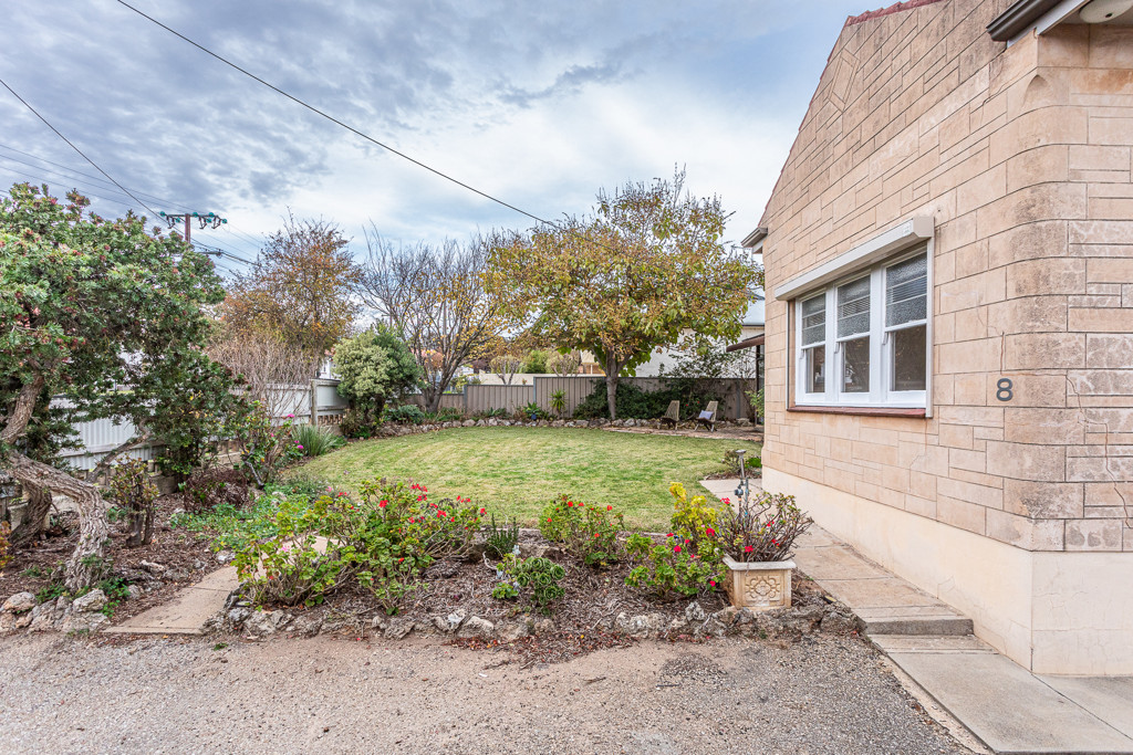 8 Adelaide Avenue, Naracoorte SA 5271