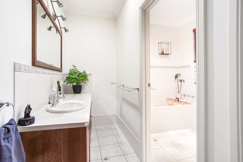 2-4 Miamba Close, Penola SA 5277