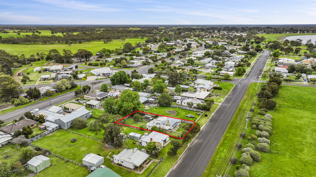 9 Lake Street, Edenhope VIC 3318
