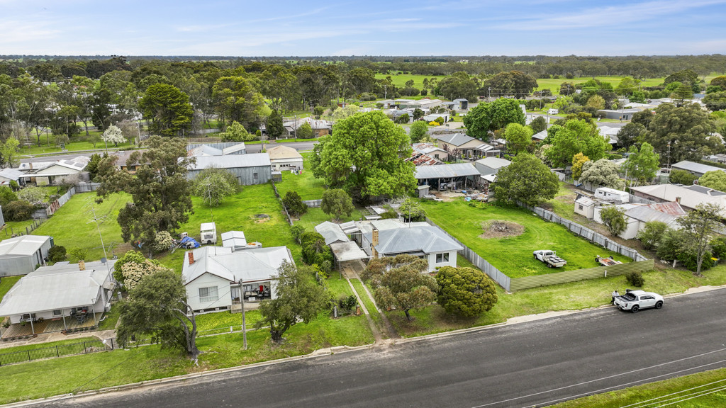 9 Lake Street, Edenhope VIC 3318