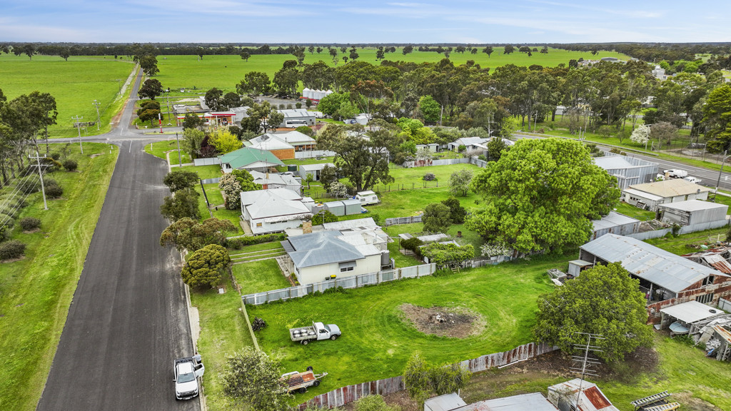 9 Lake Street, Edenhope VIC 3318