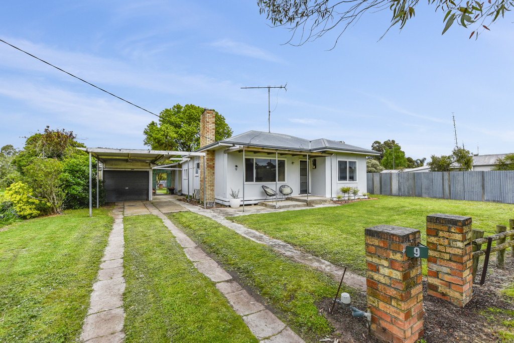 9 Lake Street, Edenhope VIC 3318