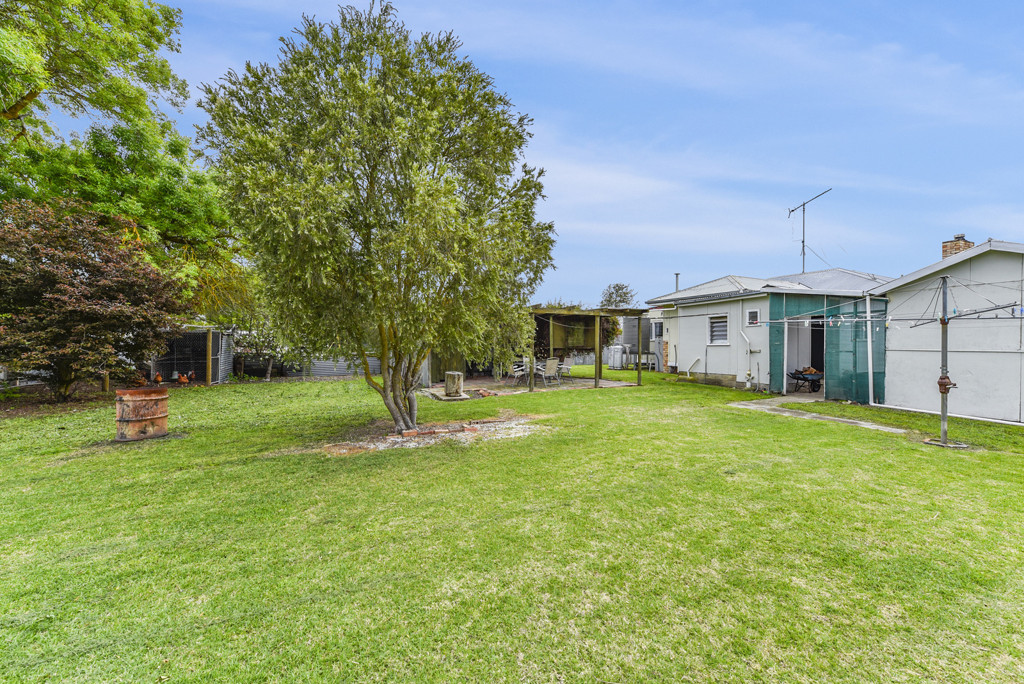 9 Lake Street, Edenhope VIC 3318