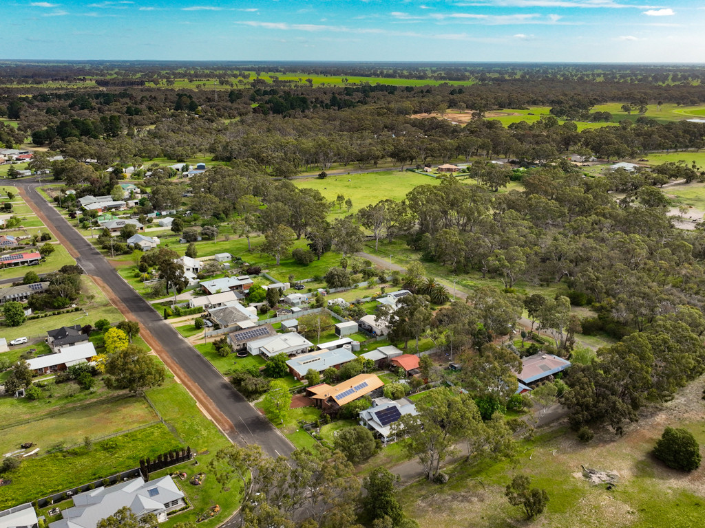36 Wannon Avenue, Edenhope VIC 3318
