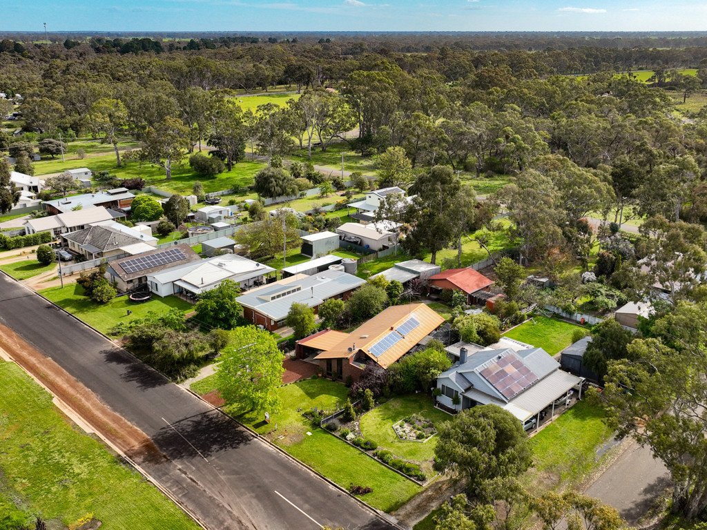 36 Wannon Avenue, Edenhope VIC 3318