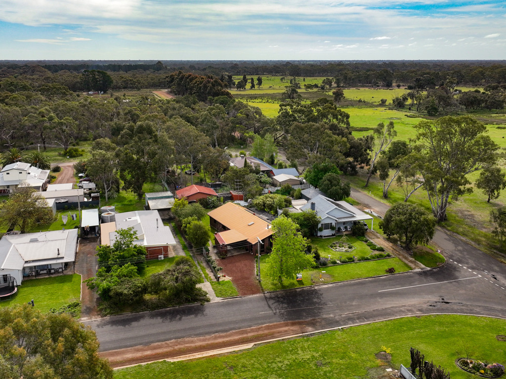 36 Wannon Avenue, Edenhope VIC 3318
