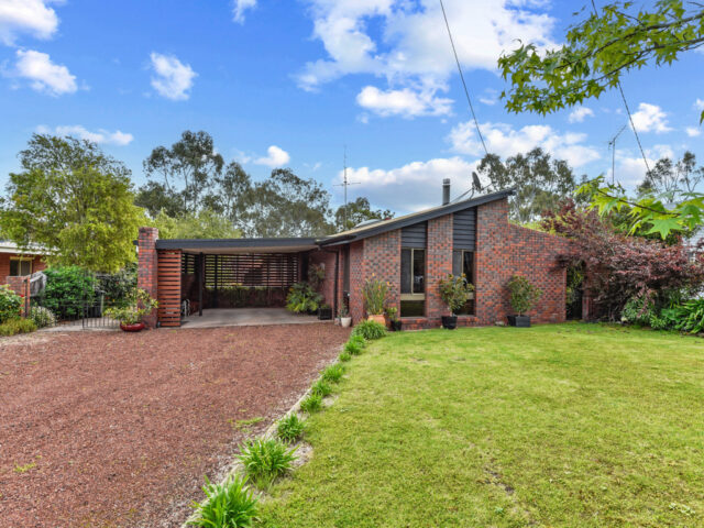 36 Wannon Avenue, Edenhope VIC 3318