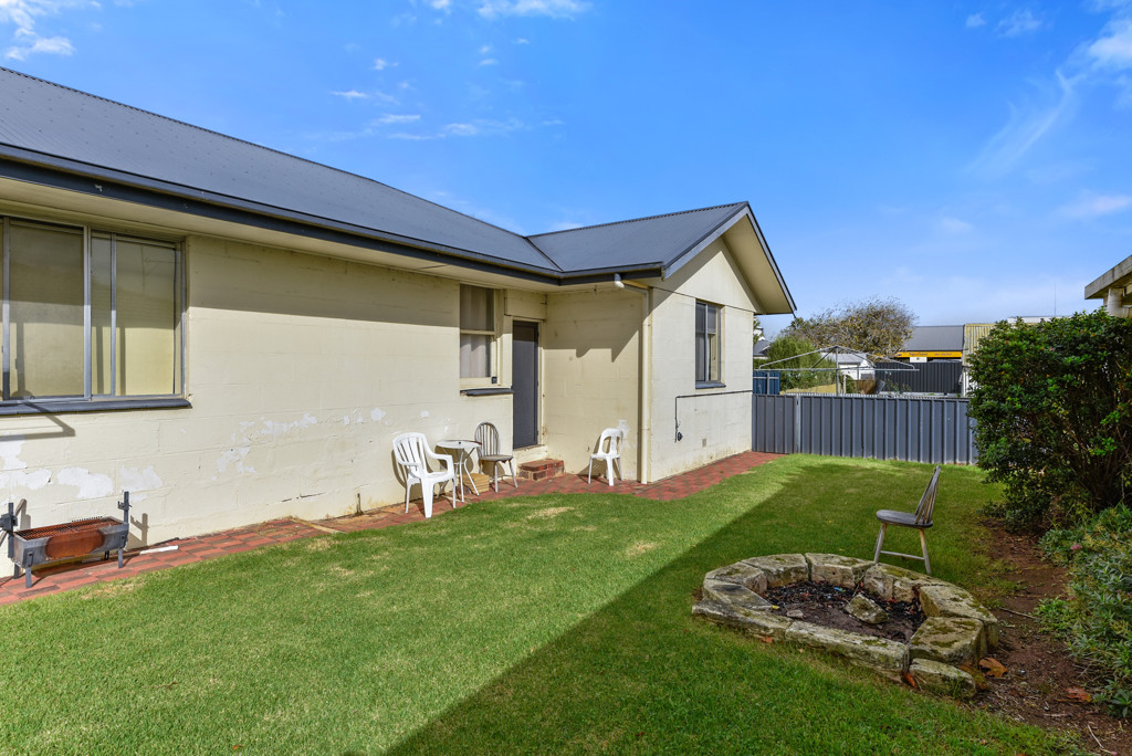 1 and 2/4 Portland Street, Penola SA 5277